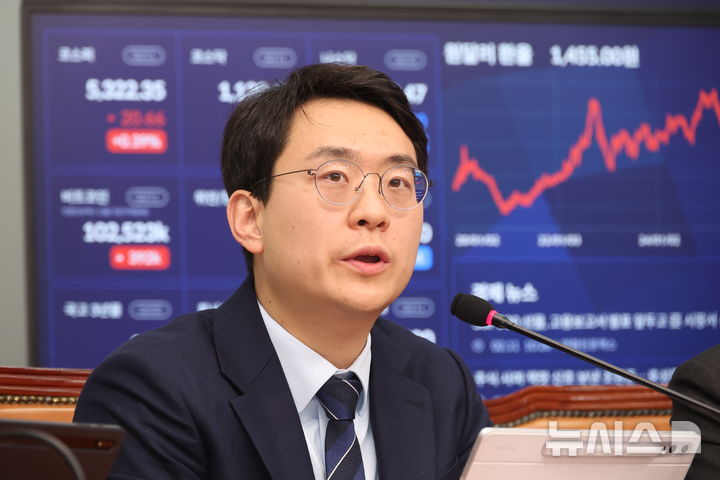 與 당원주권정당특별위 새 위원장에 박지원 최고위원