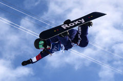 하늘 높이 날아오른 클로이 김, 스노보드 하프파이브 전체 1위로 결선 진출 [뉴시스Pic]