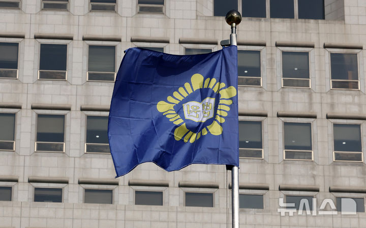 '반도체 기술 中유출' 前삼성전자 부장…대법, 유죄 취지 파기