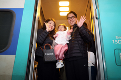 설 연휴 앞두고 민족 대이동 시작… 기차역·공항 '북적북적' [뉴시스Pic]