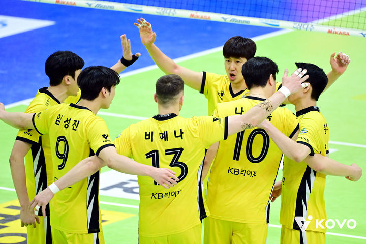 [오늘의 뉴스종합] 프로배구와 농구의 뜨거운 경쟁, 스노보드 최가온의 금메달 귀환