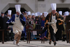 팬케이크 데이, '프라이팬 들고 달려라'[뉴시스Pic]