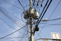 옥상서 추락 후 전깃줄에 '대롱대롱'…러시아 창문 청소부 극적 구조