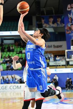 한국가스공사, SK 6연승 막고 공동 9위…소노는 삼성 잡고 3연승