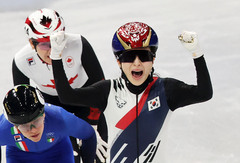 여자 계주 짜릿한 역전 우승, 쇼트트랙 '금메달' 갈증 해소 [뉴시스Pic]