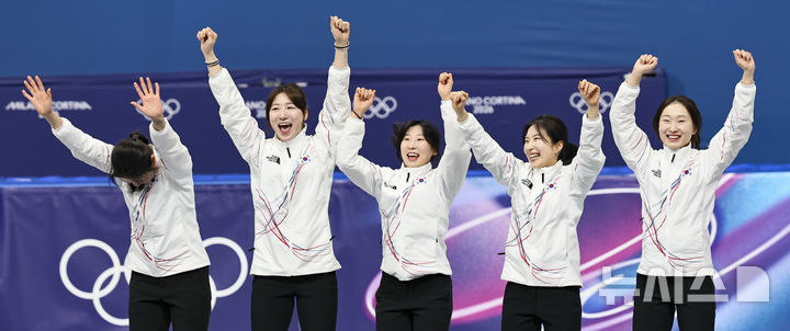 쇼트트랙 금메달과 WBC 대표팀 변화, 스포츠계의 주목받는 순간들