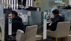 대출금리는 7%인데…예금금리는 왜 2%대 요지부동?[엇박자 금리①]