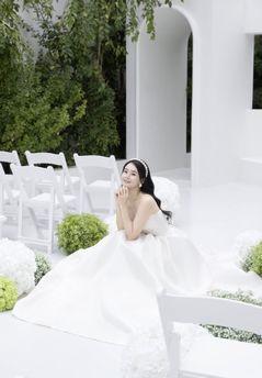 '재혼' 최정윤, 웨딩 화보 공개…"열심히 걸어나가겠다"