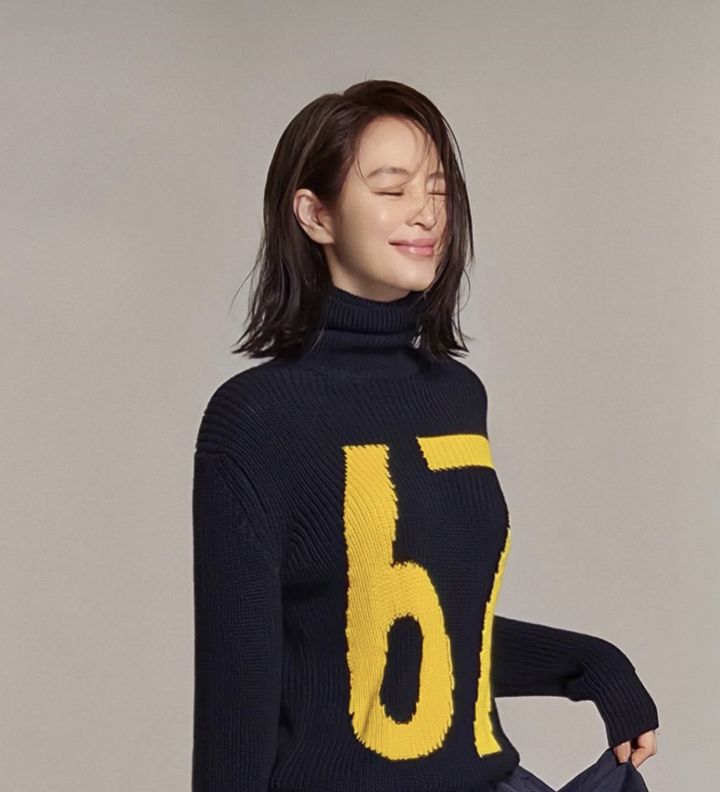 56세 김혜수, 사랑스러운 표정…미모 여전하네