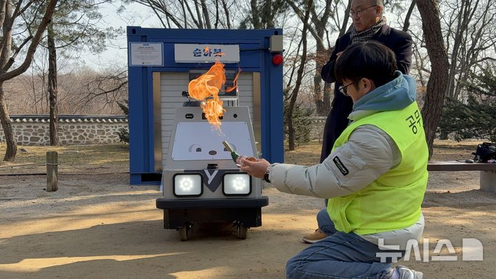 순라군 자리에 '순라봇'…창덕궁 누비는 AI 순찰