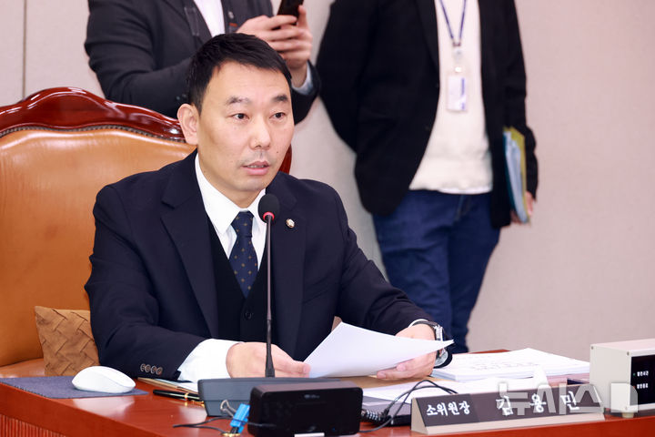 與김용민 "법왜곡죄 수정안, 졸속으로 당론 강행…지도부 책임져야"