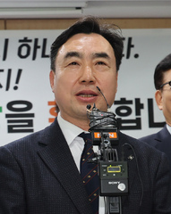 '입법 로비' 윤관석 전 의원, 무죄 뒤집혀…2심 징역형 집유