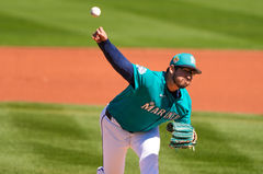 'WBC 한국 대표팀' 더닝, MLB 시범경기 1⅔이닝 무실점…송성문 결장