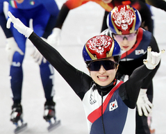 김길리, 여자 1500m 금빛질주 '2관왕'…최민정은 은메달 [뉴시스Pic]