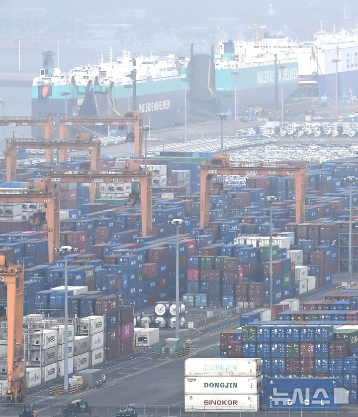 오락가락 美관세에 복잡해진 셈법…韓 재계, 추가 품목관세 여부에 '촉각'