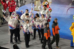 한국 선수단, 밝은 표정으로 폐회식 입장…기수는 최민정·황대헌[2026 동계올림픽]
