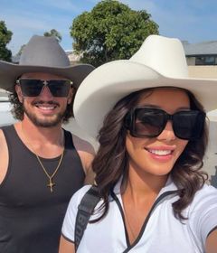 2주 전 파티 사진도 'S라인'…애 낳기 직전까지 임신 몰랐던 21세 여성