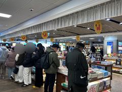 "책 보러 갔다가 연락처를 요청받았다"…서점이 '번따 성지' 된 이유