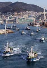 부산 대형선망 어선들, 설 휴어기 마치고 출항 [뉴시스Pic]