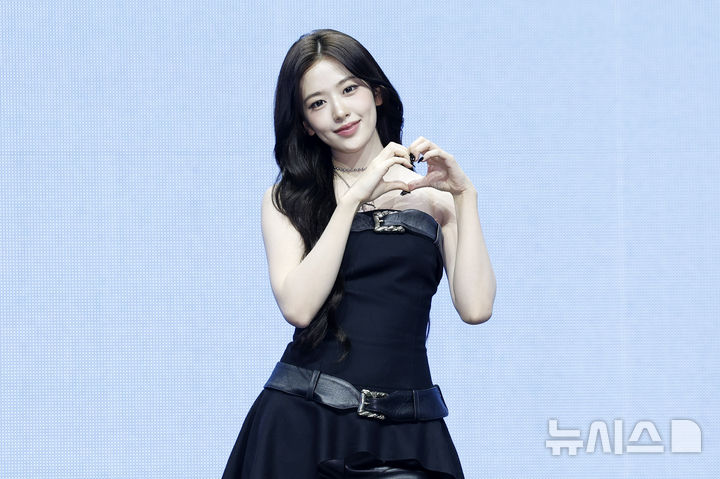 사랑스러운 안유진