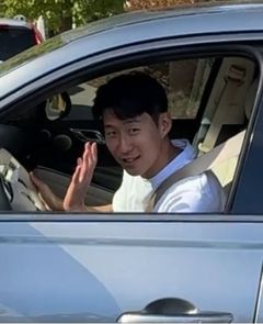 '1100억 자산가' 손흥민, LA서 포착된 의외의 차량…"슈퍼카 아니었어?"