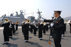 30만 돌파 '우리들의 이순신' 전시장 밖으로…해군 군악·의장대 특별공연