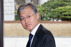 與 "조희대, 사법개혁 가로막으며 기득권 수호에만 골몰"