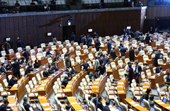 '자사주 소각 의무화 원칙' 3차 상법개정안 본회의 통과…국힘은 표결 불참