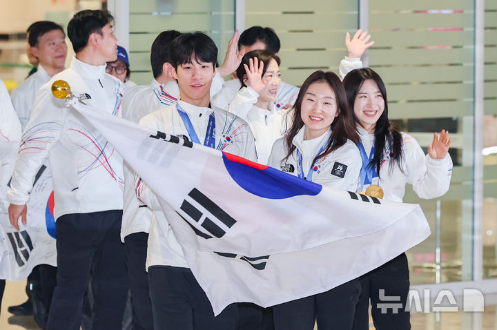 밀라노 동계 올림픽 선수단, 금 3개 안고 '금의환향' [뉴시스Pic]