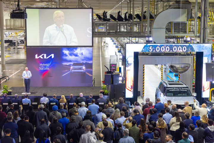 기아, 12% 급등 마감…코스피 6000 랠리 속 모멘텀 강화[핫스탁](종합)