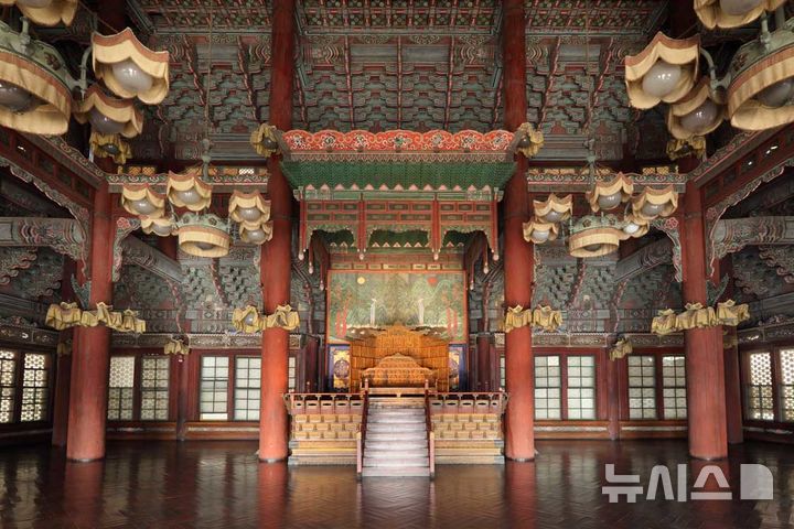 창덕궁 인정전 내부 한 달간 공개…해설과 함께 만난다