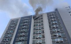 정읍 아파트서 화재…주민 1명 연기 마셔 병원 이송(종합)