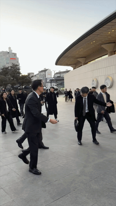 [현장] 故정주영 회장 25주기 추모 음악회…범현대家에 신동빈·홍라희 등 재계 대거 참석