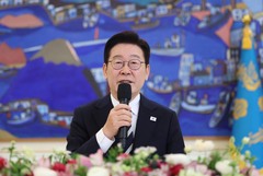 이 대통령, 與상임고문단과 오찬…"국민 통합해 함께 가야 하는데 많이 부족"