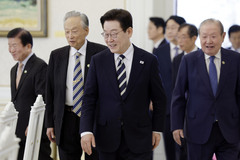 이 대통령, 與상임고문단과 오찬…"국민 통합 여전히 부족…부동산 반드시 해결"(종합)