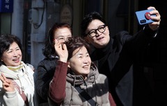 대구 간 한동훈 "정면 승부로 보수 재건"…재보선 출마할까