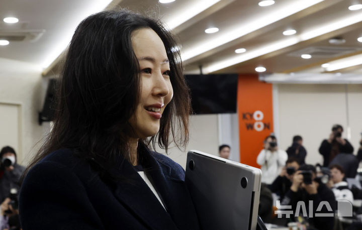 민희진, 왜 하이브에 256억 포기를 제안했나