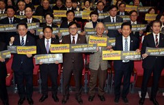 국회의장·범여권 "계엄해제 역사 만든 5·18정신, 헌법에 담아야"