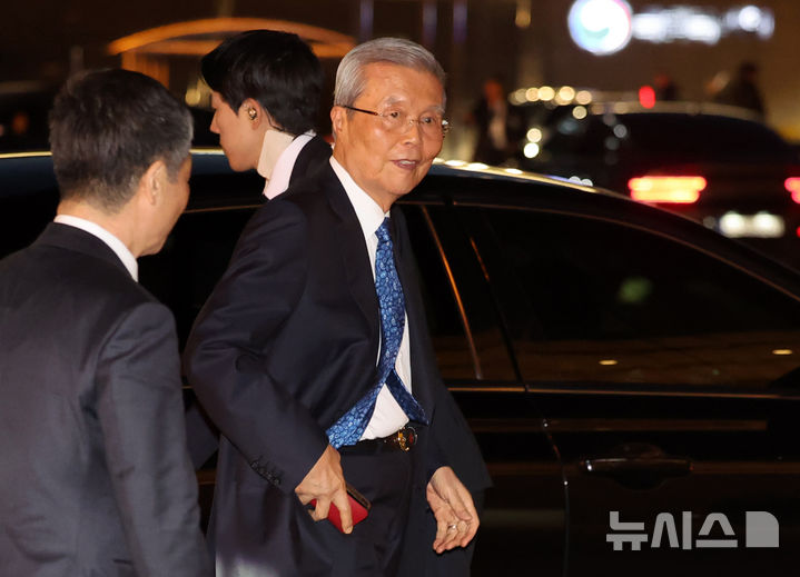 김종인 전 비대위원장, 고 정주영 추모 음악회 참석