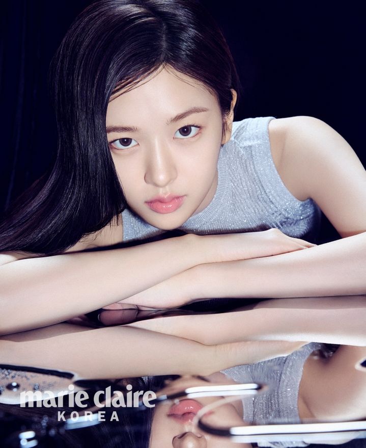 안유진 투명 피부·깊은 눈빛…대체불가 아우라[화보]
