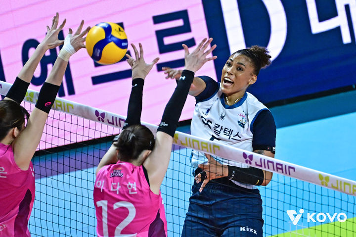 여자배구 GS칼텍스, 흥국생명에 3-0 셧아웃 승리…4위 탈환