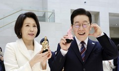이재명 볼하트 '반가사유상' 1만2천개 팔려…뮷즈 올 상반기 매출 218억원