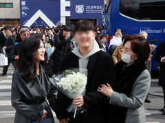 이부진, 아들 서울대 입학식 찾아 환한 미소… 홍라희도 함께 [뉴시스Pic]