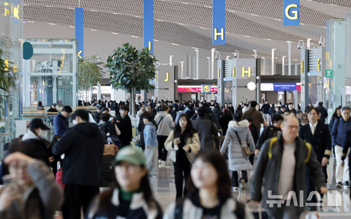 노동절 황금연휴 대비한다…법무부, 출입국심사 특별 근무 대책