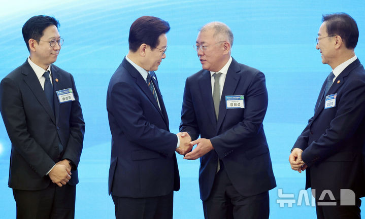 현대차그룹, 투자 발표 38일 만에 정책금융기관과 협약…새만금 프로젝트 속도