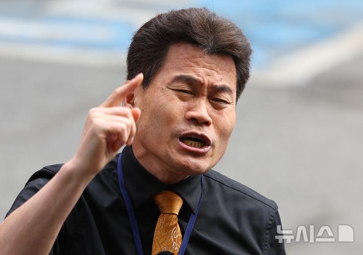 전한길, 국민의힘 탈당…"진짜 보수 목소리 내겠다" 