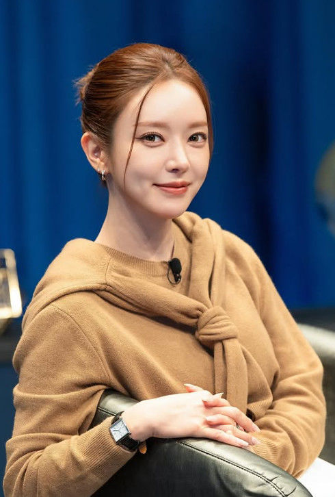 초아, 확 달라진 비주얼…3년 만에 지상파 복귀