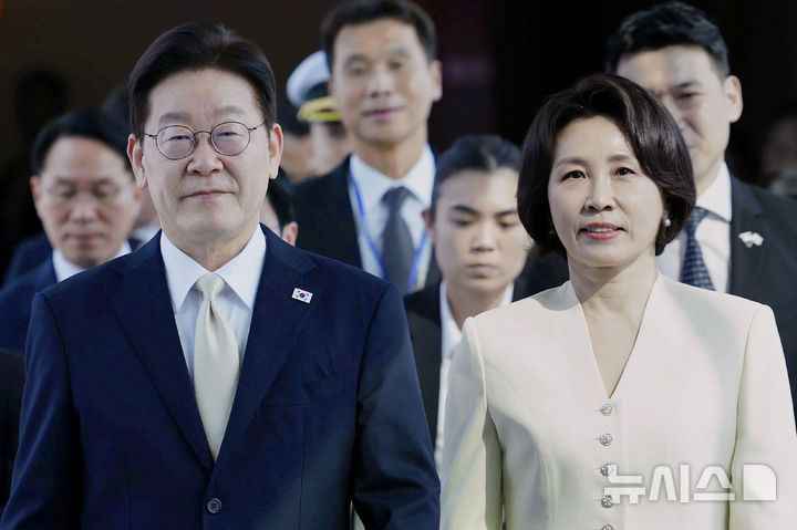 이 대통령, 싱가포르서도 '부동산 정상화' 언급…"비정상 고치라고 국정 맡겨"