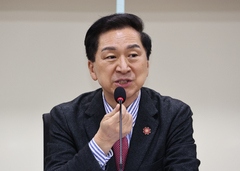 '김건희 로저비비에 선물' 김기현 측 "선거 고려해 일정 앞당겨달라"