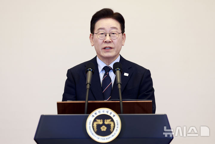 美외신 "60% 유지하는 李 지지율…단순 허니문 아닌 '행정 역량' 때문"